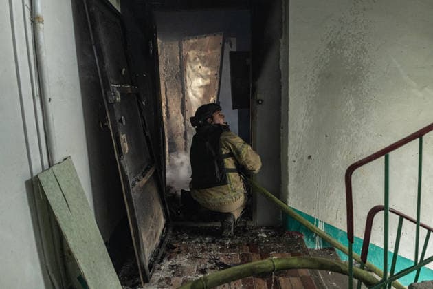 Aftermath of Russian attack on Ukraine s Kramatorsk KRAMATORSK, UKRAINE - OCTOBER 4: Ukrainian firefighters try to put out a fire following several Russian attacks on a residential area in Kramatorsk, Ukraine, 4 October 2026 Diego Herrera Carcedo Anadolu Kramatorsk Ukraine. Editorial use only. Please get in touch for any other usage.  Copyright: x2026xAnadoluxDiegoxHerreraxCarcedox