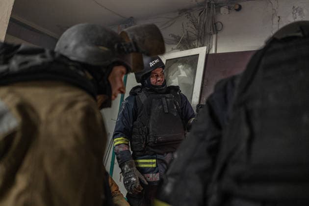 Aftermath of Russian attack on Ukraine s Kramatorsk KRAMATORSK, UKRAINE - OCTOBER 4: Ukrainian firefighters try to put out a fire following several Russian attacks on a residential area in Kramatorsk, Ukraine, 4 October 2026 Diego Herrera Carcedo Anadolu Kramatorsk Ukraine. Editorial use only. Please get in touch for any other usage.  Copyright: x2026xAnadoluxDiegoxHerreraxCarcedox