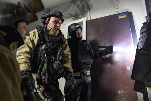 Aftermath of Russian attack on Ukraine s Kramatorsk KRAMATORSK, UKRAINE - OCTOBER 4: Ukrainian firefighters try to put out a fire following several Russian attacks on a residential area in Kramatorsk, Ukraine, 4 October 2026 Diego Herrera Carcedo Anadolu Kramatorsk Ukraine. Editorial use only. Please get in touch for any other usage.  Copyright: x2026xAnadoluxDiegoxHerreraxCarcedox