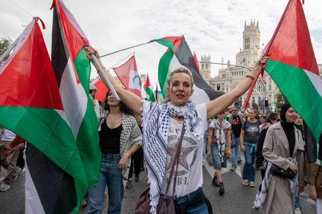 October 4, 2026, Madrid, Spain: A woman protests during a pro-Palestine demonstration.The RESCOP platform (Solidarity Network against the Occupation of Palestine) has called for a nationwide demonstration in solidarity with Palestine, backed by trade union organizations such as the General Confederation of Labor (CGT). The protest is organized under the slogan The genocide continues and aims to draw attention to the ongoing situation faced by the Palestinian population. Madrid Spain  - ZUMAs197 20261004_aaa_s197_028 Copyright: xDavidxCanalesx