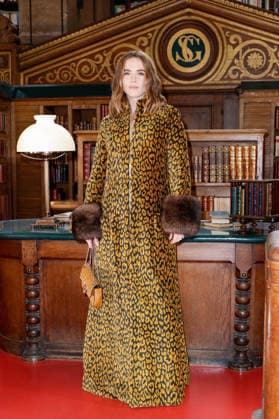 Zoey Deutch at the photocall for the Valentino Women s Ready-to-Wear Spring Summer 2027 show during Paris Fashion Week (PFW) in Paris, France, on October 4, 2026. Olivier Borde, bestimage. Photocall at the Valentino Women’s Ready-to-Wear Spring Summer 2027 show as part of Paris Fashion Week on October 4, 2026, in Paris, France. Paris, France Copyright: xOLIVIERxBORDEx xBESTIMAGExOLIVIERxBORDEx xBESTIMAGEx