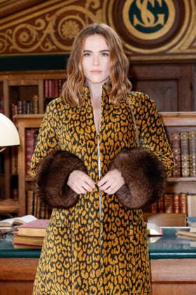 Zoey Deutch at the photocall for the Valentino Women s Ready-to-Wear Spring Summer 2027 show during Paris Fashion Week (PFW) in Paris, France, on October 4, 2026. Olivier Borde, bestimage. Photocall at the Valentino Women’s Ready-to-Wear Spring Summer 2027 show as part of Paris Fashion Week on October 4, 2026, in Paris, France. Paris, France Copyright: xOLIVIERxBORDEx xBESTIMAGExOLIVIERxBORDEx xBESTIMAGEx