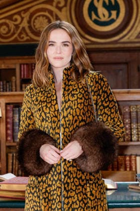 Zoey Deutch at the photocall for the Valentino Women s Ready-to-Wear Spring Summer 2027 show during Paris Fashion Week (PFW) in Paris, France, on October 4, 2026. Olivier Borde, bestimage. Photocall at the Valentino Women’s Ready-to-Wear Spring Summer 2027 show as part of Paris Fashion Week on October 4, 2026, in Paris, France. Paris, France Copyright: xOLIVIERxBORDEx xBESTIMAGExOLIVIERxBORDEx xBESTIMAGEx