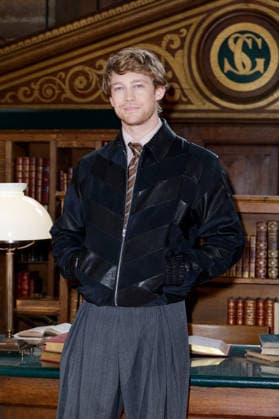 Joe Alwyn at the photocall for the Valentino Women s Ready-to-Wear Spring Summer 2027 show during Paris Fashion Week (PFW) in Paris, France, on October 4, 2026. Olivier Borde, bestimage. Photocall at the Valentino Women’s Ready-to-Wear Spring Summer 2027 show as part of Paris Fashion Week on October 4, 2026, in Paris, France. Paris, France Copyright: xOLIVIERxBORDEx xBESTIMAGExOLIVIERxBORDEx xBESTIMAGEx