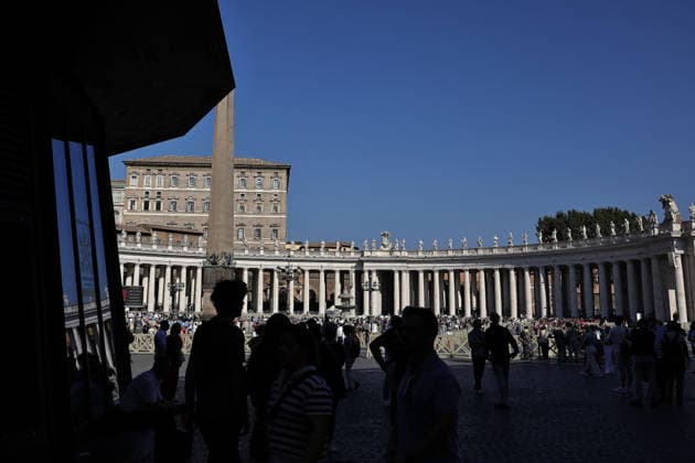October 4, 2026. Vatican City - POPE LEO XIV delivers Angelus prayer in St. Peter s Square at the Vatican. Faithfull, tourist, nuns, pries and people on the square attends the Angelus. EvandroInetti_via ZUMA Wire Vatican City State - ZUMAi15_ 20261004_zaf_i15_017 Copyright: xEvandroxInettix