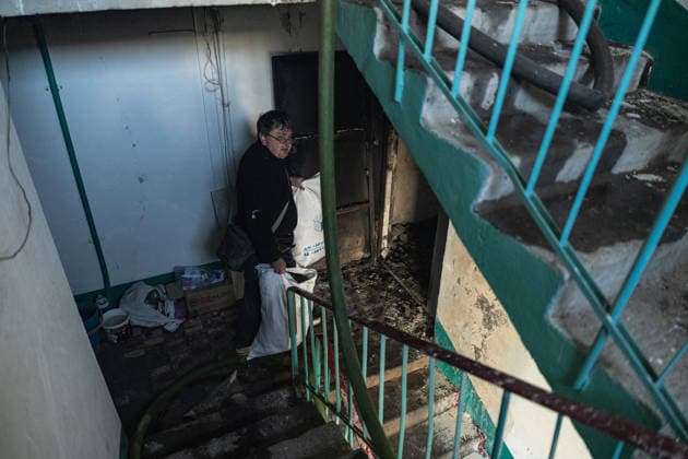 Aftermath of Russian attack on Ukraine s Kramatorsk KRAMATORSK, UKRAINE - OCTOBER 4: A civilian goes to collect his belongings from a house following several Russian attacks on a residential building in Kramatorsk, Ukraine, on 4 October 2026 Diego Herrera Carcedo Anadolu Kramatorsk Ukraine. Editorial use only. Please get in touch for any other usage.  Copyright: x2026xAnadoluxDiegoxHerreraxCarcedox