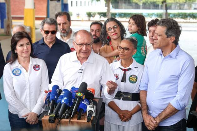 Geraldo Alckmin votes at a school in the southern zone of Sao Paulo. Vice-President of the Republic and candidate for re-election, Geraldo Alckmin (PSB) talks with journalists after voting alongside Fernando Haddad, Marina Silva and Simone Tebet, at Colegio Santo Americo, in the southern zone of Sao Paulo, this Sunday, October 4, 2026 SAO PAULO BRAZIL BRA Copyright: xMARINAxUEZIMAx