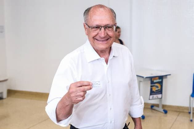 Geraldo Alckmin votes at a school in the southern zone of Sao Paulo. Vice-President of the Republic of Brazil and candidate for re-election, Geraldo Alckmin (PSB) votes at Colegio Santo Americo, in the southern zone of Sao Paulo, this Sunday, October 4, 2026. SAO PAULO BRAZIL BRA Copyright: xMARINAxUEZIMAx