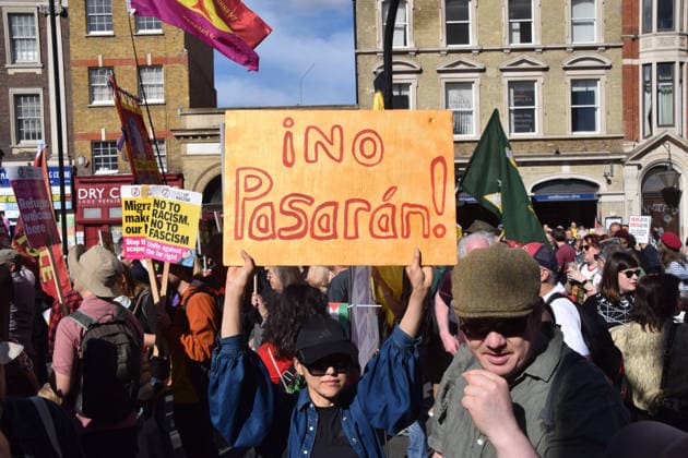 October 4, 2026, London, England, United Kingdom: A protester holds a No Pasaran placard during the march to Cable Street against racism and fascism, marking the 90th anniversary since the Battle of Cable Street. London United Kingdom  - ZUMAv130 20261004_zip_v130_021 Copyright: xVukxValcicx