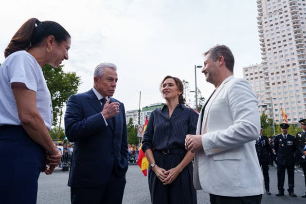 Ayuso Attends the Hispanic Heritage Parade in Madrid The president of the Community of Madrid, Isabel Díaz Ayuso 2d, and the U.S. Ambassador to Spain, Benjamín León 2i, during the Hispanic Heritage Parade on October 4, 2025, in Madrid, Spain. For the third consecutive year, the Hispanic Heritage Parade wound its way down Gran Vía, with the largest display to date. Twenty countries from the Americas, plus the United States, Equatorial Guinea, the Philippines, Guam, and the Northern Mariana Islands, were the highlights of this year’s event. October 4, 2026, Madrid, Spain Copyright: xMatiasxChiofalox 7820165