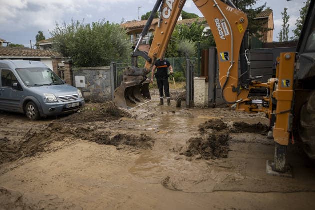 2 people killed as heavy rain hits parts of Spain BARCELONA, SPAIN - OCTOBER 4: Floodwaters submerge streets following severe torrential rainfall in Montornes del Valles, Barcelona, Spain on October 4, 2026. Heavy rains triggered widespread flooding across Catalonia, leaving at least two people dead and one missing as emergency services responded to widespread disruptions. Lorena Sopena Lopez Anadolu Barcelona Spain. Editorial use only. Please get in touch for any other usage. Copyright: x2026xAnadoluxLorenaxSopenaxLopezx