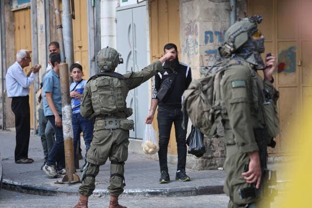 Israeli forces install new military gates in Hebron HEBRON, OCCUPIED WEST BANK, OCTOBER 4, 2026: Newly installed Israeli military gates are seen near entrances to Hebron s Old City as Israeli forces impose additional movement restrictions in the area. One of the new iron gates was installed in the Al-Zahid area, a key route connecting neighborhoods of the Old City and providing access toward the Ibrahimi Mosque. Local shop owner Badr al-Tamimi said the restrictions were affecting access to more than 1,000 commercial shops and over 500 homes in the area. HEBRON Palestine, State of Copyright: x xMosabxshawerx xJNAxPressx