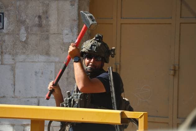 October 4, 2026, Hebron, Palestine, State of: HEBRON, OCCUPIED WEST BANK, OCTOBER 4, 2026: Newly installed Israeli military gates are seen near entrances to Hebron s Old City as Israeli forces impose additional movement restrictions in the area. One of the new iron gates was installed in the Al-Zahid area, a key route connecting neighborhoods of the Old City and providing access toward the Ibrahimi Mosque. Local shop owner Badr al-Tamimi said the restrictions were affecting access to more than 1,000 commercial shops and over 500 homes in the area. Hebron Palestine, State of - ZUMAq101 20261004_zna_q101_059 Copyright: xMosabxShawerx