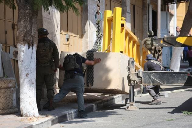 October 4, 2026, Hebron, Palestine, State of: HEBRON, OCCUPIED WEST BANK, OCTOBER 4, 2026: Newly installed Israeli military gates are seen near entrances to Hebron s Old City as Israeli forces impose additional movement restrictions in the area. One of the new iron gates was installed in the Al-Zahid area, a key route connecting neighborhoods of the Old City and providing access toward the Ibrahimi Mosque. Local shop owner Badr al-Tamimi said the restrictions were affecting access to more than 1,000 commercial shops and over 500 homes in the area. Hebron Palestine, State of - ZUMAq101 20261004_zna_q101_067 Copyright: xMosabxShawerx