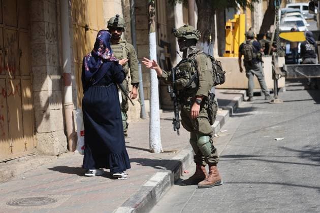 October 4, 2026, Hebron, Palestine, State of: HEBRON, OCCUPIED WEST BANK, OCTOBER 4, 2026: Newly installed Israeli military gates are seen near entrances to Hebron s Old City as Israeli forces impose additional movement restrictions in the area. One of the new iron gates was installed in the Al-Zahid area, a key route connecting neighborhoods of the Old City and providing access toward the Ibrahimi Mosque. Local shop owner Badr al-Tamimi said the restrictions were affecting access to more than 1,000 commercial shops and over 500 homes in the area. Hebron Palestine, State of - ZUMAq101 20261004_zna_q101_082 Copyright: xMosabxShawerx