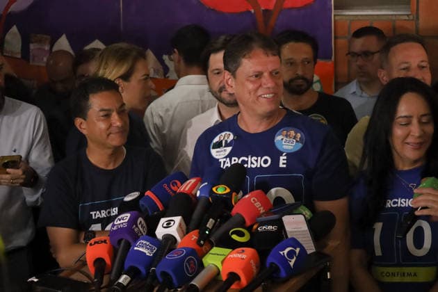 Sao Paulo State Governor candidate Tarcisio de Freitas casts ballot in Sao Paulo SAO PAULO, BRAZIL - OCTOBER 4: Sao Paulo State Governor and candidate for re-election, Tarcisio de Freitas (Republicanos), casts his vote at Colegio Miguel de Cervantes in the Morumbi neighborhood of Sao Paulo, Brazil on October 4, 2026. Julia Ju Anadolu Sao Paulo Brazil. Editorial use only. Please get in touch for any other usage.  Copyright: x2026xAnadoluxJuliaxJux