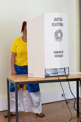 RECORD DATE NOT STATED Elections in the city of Porto, Portugal, 2026. Porto (Portugal), October 4, 2026 - Politics Elections 2026 Voting - Voters arrive to vote in Porto at ISEP, the third largest Brazilian polling station abroad, in the city of Porto, Portugal, this Sunday, October 4, 2026.(Foto: Andre Ribeiro Thenews2 imago images) Elections in the city of Porto, Portugal, 2026. Copyright: xAndrexRibeirox