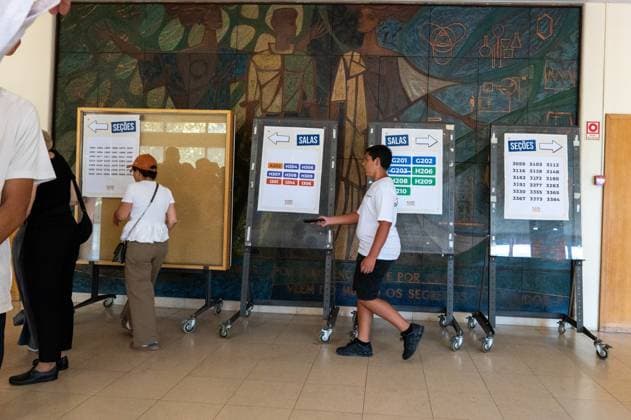 RECORD DATE NOT STATED Elections in the city of Porto, Portugal, 2026. Porto (Portugal), October 4, 2026 - Politics Elections 2026 Voting - Voters arrive to vote in Porto at ISEP, the third largest Brazilian polling station abroad, in the city of Porto, Portugal, this Sunday, October 4, 2026.(Foto: Andre Ribeiro Thenews2 imago images) Elections in the city of Porto, Portugal, 2026. Copyright: xAndrexRibeirox