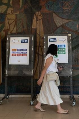 RECORD DATE NOT STATED Elections in the city of Porto, Portugal, 2026. Porto (Portugal), October 4, 2026 - Politics Elections 2026 Voting - Voters arrive to vote in Porto at ISEP, the third largest Brazilian polling station abroad, in the city of Porto, Portugal, this Sunday, October 4, 2026.(Foto: Andre Ribeiro Thenews2 imago images) Elections in the city of Porto, Portugal, 2026. Copyright: xAndrexRibeirox