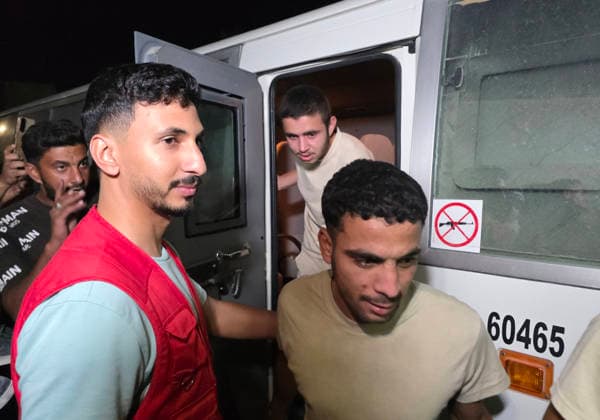 Five Released Prisoners Arrive at Nasser Medical Complex in Khan Younis Five released Palestinian prisoners arrive aboard vehicles of the International Committee of the Red Cross (ICRC) at Nasser Medical Complex in Khan Younis, southern Gaza Strip, on October 4, 2026. The prisoners were released from Israeli jails. Photo by Tariq Mohammad APA Images Khan Yunis Gaza Strip Palestinian Territory 041026_Khan_Yunis_TM_2_00(6) Copyright: xapaimagesxTariqxMohammad xapaimagesx