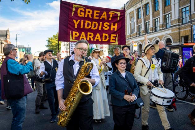 Battle of Cable Street 90th Anniversary March East London, October 4, 2026 A march was held in East London to mark the 90th anniversary of the Battle of Cable Street. Demonstrators gathered to commemorate the historic 1936 anti-fascist mobilisation, when local residents, members of the Jewish community, dockers and anti-fascist groups opposed a planned march by the British Union of Fascists through the East End. The anniversary march brought together campaigners, community groups and supporters to remember the events of Cable Street and their place in London™s history., Credit:Zak Irfan Avalon  Copyright: xZakxIrfanx xAvalonx 1140603027