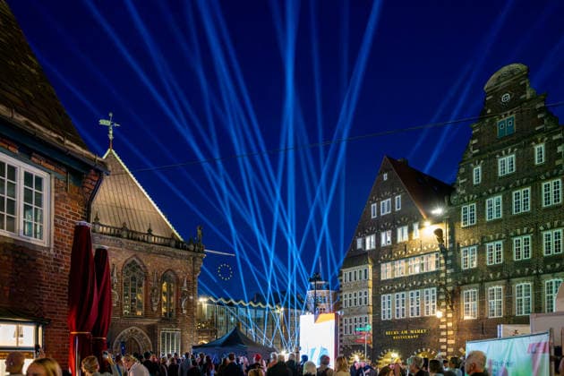 Celebrating German Unity Day in Bremen: German Unity Day 2026 celebrations, Bremen, October 4, 2026; Bremen, public festival, downtown illuminated, City Hall, with fireworks; Bremen, Germany, October 4, 2026 Celebrating German Unity Day in Bremen at the Market Square, City Hall on October 4, 2026 in Bremen, Germany Photo by Axel Kaste, Con Tag der Deutschen Einheit Konzert Kamrad + Versengold 4.10.26 LR-2157