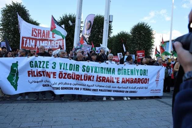 Pro-Palestinian protesters march through Istanbul ISTANBUL, TURKIYE, OCTOBER 4, 2026: Hundreds of demonstrators gather outside the Ataturk Cultural Center in Taksim before marching toward Dolmabahce during a protest organized by the Palestine Action Committee marking three years since the start of the Gaza war. Participants carried Palestinian flags and called for a full embargo on Israel and an end to commercial and diplomatic ties. The march concluded with a statement by organizers in Dolmabahce. istanbul Türkiye Copyright: x xÖzlemxKarayücelx xJNAxPressx