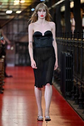 PFW Valentino Runway A model walks the runway at the Valentino show during Paris Fashion Week, in Paris, France on 4 October 2026. Photo by Julien Reynaud APS-Medias ABACAPRESS.COM Paris France Copyright: xReynaudxJulien APS-Medias ABACAx