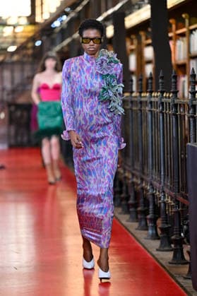 PFW Valentino Runway A model walks the runway at the Valentino show during Paris Fashion Week, in Paris, France on 4 October 2026. Photo by Julien Reynaud APS-Medias ABACAPRESS.COM Paris France Copyright: xReynaudxJulien APS-Medias ABACAx