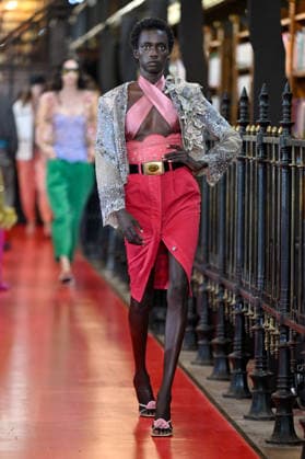 PFW Valentino Runway A model walks the runway at the Valentino show during Paris Fashion Week, in Paris, France on 4 October 2026. Photo by Julien Reynaud APS-Medias ABACAPRESS.COM Paris France  Copyright: xReynaudxJulien APS-Medias ABACAx
