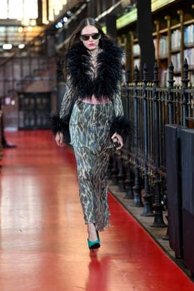 PFW Valentino Runway A model walks the runway at the Valentino show during Paris Fashion Week, in Paris, France on 4 October 2026. Photo by Julien Reynaud APS-Medias ABACAPRESS.COM Paris France  Copyright: xReynaudxJulien APS-Medias ABACAx