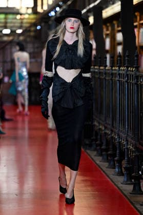 PFW Valentino Runway A model walks the runway at the Valentino show during Paris Fashion Week, in Paris, France on 4 October 2026. Photo by Julien Reynaud APS-Medias ABACAPRESS.COM Paris France  Copyright: xReynaudxJulien APS-Medias ABACAx