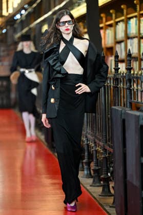 PFW Valentino Runway A model walks the runway at the Valentino show during Paris Fashion Week, in Paris, France on 4 October 2026. Photo by Julien Reynaud APS-Medias ABACAPRESS.COM Paris France  Copyright: xReynaudxJulien APS-Medias ABACAx
