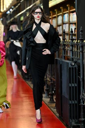 PFW Valentino Runway A model walks the runway at the Valentino show during Paris Fashion Week, in Paris, France on 4 October 2026. Photo by Julien Reynaud APS-Medias ABACAPRESS.COM Paris France  Copyright: xReynaudxJulien APS-Medias ABACAx
