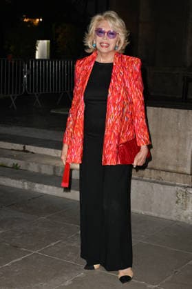 PFW Jean Paul Gaultier Outside Arrivals Amanda Lear arriving at Jean Paul Gaultier show during Paris Fashion Week, in Paris, France on 4 October 2026. Photo by Julien Reynaud APS-Medias ABACAPRESS.COM Paris France  Copyright: xReynaudxJulien APS-Medias ABACAx
