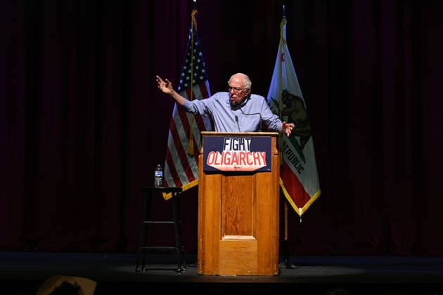 October 4, 2026, Bakersfield, California, USA: Bakersfield, California, U.S. - Bernie Sanders hosted a Fighting Oligarchy rally in Bakersfield Calif. Sunday afternoon. Bakersfield USA  - ZUMAw332 20261004_aap_w332_011 Copyright: xNealxWatersx