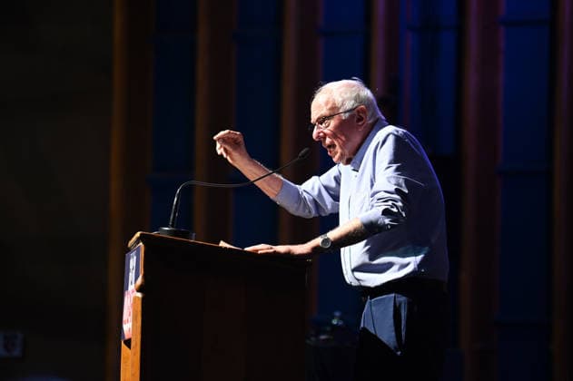 October 4, 2026, Bakersfield, California, USA: Bakersfield, California, U.S. - Bernie Sanders hosted a Fighting Oligarchy rally in Bakersfield Calif. Sunday afternoon. Bakersfield USA  - ZUMAw332 20261004_aap_w332_015 Copyright: xNealxWatersx