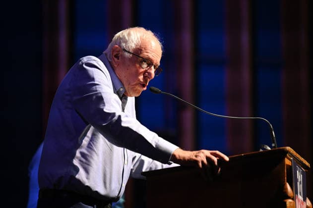 October 4, 2026, Bakersfield, California, USA: Bakersfield, California, U.S. - Bernie Sanders hosted a Fighting Oligarchy rally in Bakersfield Calif. Sunday afternoon. Bakersfield USA  - ZUMAw332 20261004_aap_w332_016 Copyright: xNealxWatersx