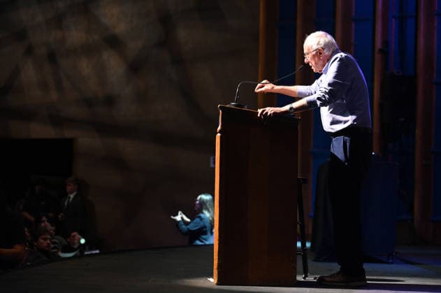 October 4, 2026, Bakersfield, California, USA: Bakersfield, California, U.S. - Bernie Sanders hosted a Fighting Oligarchy rally in Bakersfield Calif. Sunday afternoon. Bakersfield USA  - ZUMAw332 20261004_aap_w332_020 Copyright: xNealxWatersx