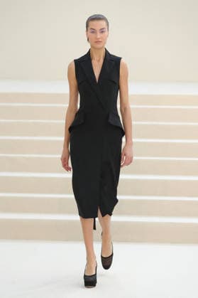 PFW - Akris Runway A model walks the runway during the Akris Womenswear Spring Summer 2027 show as part of Paris Fashion Week on October 04, 2026 in Paris, France. Photo by Alain-Gil Gonzalez ABACAPRESS.COM Paris France  Copyright: xGonzalezxAlain-Gil ABACAx