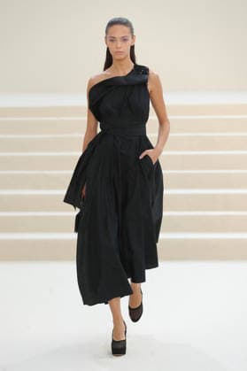 PFW - Akris Runway A model walks the runway during the Akris Womenswear Spring Summer 2027 show as part of Paris Fashion Week on October 04, 2026 in Paris, France. Photo by Alain-Gil Gonzalez ABACAPRESS.COM Paris France  Copyright: xGonzalezxAlain-Gil ABACAx