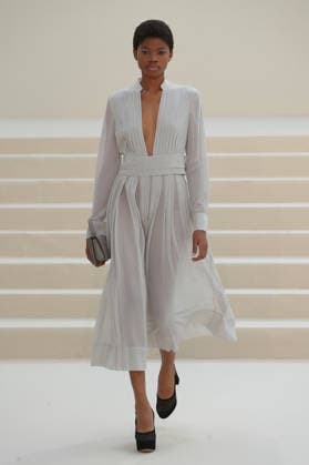 PFW - Akris Runway A model walks the runway during the Akris Womenswear Spring Summer 2027 show as part of Paris Fashion Week on October 04, 2026 in Paris, France. Photo by Alain-Gil Gonzalez ABACAPRESS.COM Paris France  Copyright: xGonzalezxAlain-Gil ABACAx