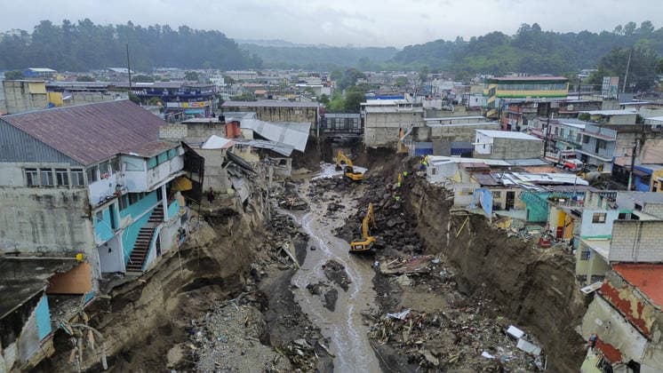 Heavy rains linked to El Nino trigger severe land collapse in Guatemala SAN MIGUEL PETAPA, GUATEMALA - OCTOBER 04: The Pinula River surges following relentless rainfall linked to the El Nino phenomenon, triggering severe erosion and the collapse of homes in the Villa Hermosa I neighborhood of San Miguel Petapa, Guatemala on October 04, 2026. Official reports indicate extensive structural damage and continuous land loss, exacerbating years of riverbank erosion and placing neighboring residential properties at critical risk as heavy precipitation and scouring persist. Luis Vargas Anadolu San Miguel Petapa Guatemala. Editorial use only. Please get in touch for any other usage.  Copyright: x2026xAnadoluxLuisxVargasx