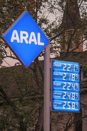 What will happen to gas prices? Gas prices remain at very high levels. The so-called gas rebate has been in effect since October 1, 2026. The federal government has reduc
