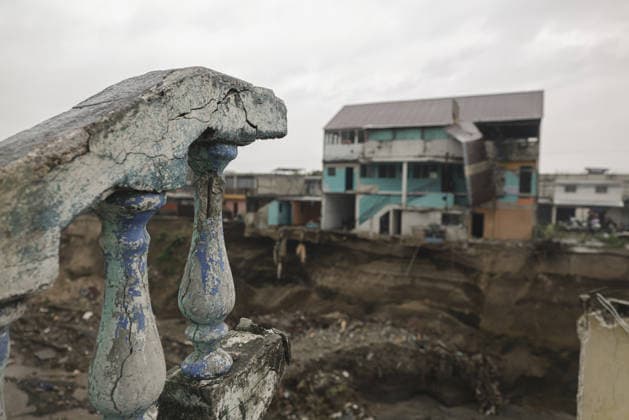 Heavy rains linked to El Nino trigger severe land collapse in Guatemala SAN MIGUEL PETAPA, GUATEMALA - OCTOBER 04: The Pinula River surges following relentless rainfall linked to the El Nino phenomenon, triggering severe erosion and the collapse of homes in the Villa Hermosa I neighborhood of San Miguel Petapa, Guatemala on October 04, 2026. Official reports indicate extensive structural damage and continuous land loss, exacerbating years of riverbank erosion and placing neighboring residential properties at critical risk as heavy precipitation and scouring persist. Luis Vargas Anadolu San Miguel Petapa Guatemala. Editorial use only. Please get in touch for any other usage.  Copyright: x2026xAnadoluxLuisxVargasx