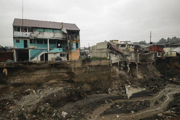 Heavy rains linked to El Nino trigger severe land collapse in Guatemala SAN MIGUEL PETAPA, GUATEMALA - OCTOBER 04: The Pinula River surges following relentless rainfall linked to the El Nino phenomenon, triggering severe erosion and the collapse of homes in the Villa Hermosa I neighborhood of San Miguel Petapa, Guatemala on October 04, 2026. Official reports indicate extensive structural damage and continuous land loss, exacerbating years of riverbank erosion and placing neighboring residential properties at critical risk as heavy precipitation and scouring persist. Luis Vargas Anadolu San Miguel Petapa Guatemala. Editorial use only. Please get in touch for any other usage.  Copyright: x2026xAnadoluxLuisxVargasx