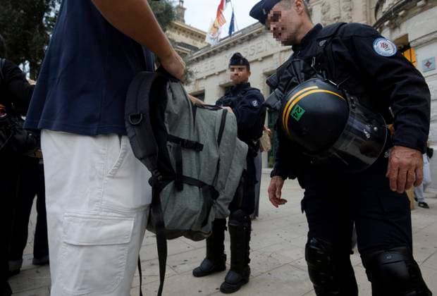 HIGH SCHOOL PROTEST AT LYCÉE MASSENA IN NICE PHOTOPQR NICE MATIN Jean François Ottonello Nice October 5, 2026 High school protest in Nice The school year began peacefully at Lycée Masséna in Nice, with a police presence, including bag checks and searches at the entrance France Fires have broken out at several schools in France, as students protest by blockading educational institutions nationwide over school funding and learning conditions Nice France  Copyright: xPHOTOPQR NICExMATIN MAXPPPxJeanxFrançoisxOttonellox 20261005NIM9676 20261005NIM9676