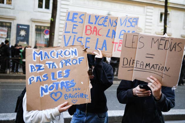 High School Turgot Blockade - Paris Student blocking High school Turgot in Paris, France on October 5, 2026 as they continue their protest to demand the hiring of substitute teachers, increased resources, and decent learning conditions. Photo by Raphael Lafargue ABACAPRESS.COM Paris France  Copyright: xLafarguexRaphael ABACAx