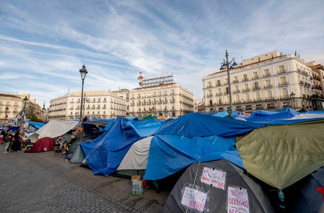 10th Day of the Housing Protest Camp at Puerta del Sol Tents at the Housing Protest Camp at Puerta del Sol, October 5, 2026, in Madrid, Spain. The Housing Protest Camp continues at Puerta del Sol as participants await political reactions to Prime Minister Pedro Sánchez’s call for elections. OCTOBER 5, 2026, Spain  Copyright: xAlbertoxOrtegax 7821700