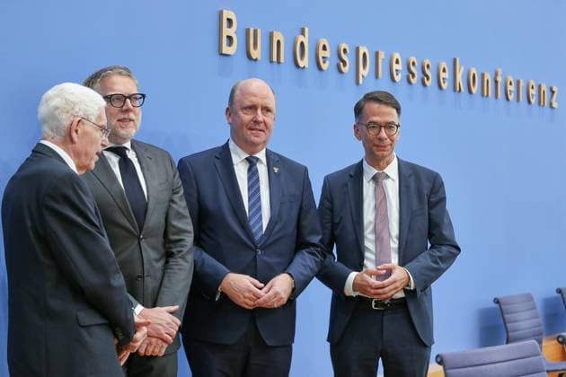 Berlin, Germany, October 5, 2026 Federal Press Conference Firmly Against Anti-Semitism Expert Opinion on the Draft Bill to Criminalize the Denial of Israel’s Right to Exist L R Josef Schuster, Steffen Augsberg, Uwe Becker, Christian Heinz CDU Copyright: xdtsxNachrichtenagenturx dts_137091